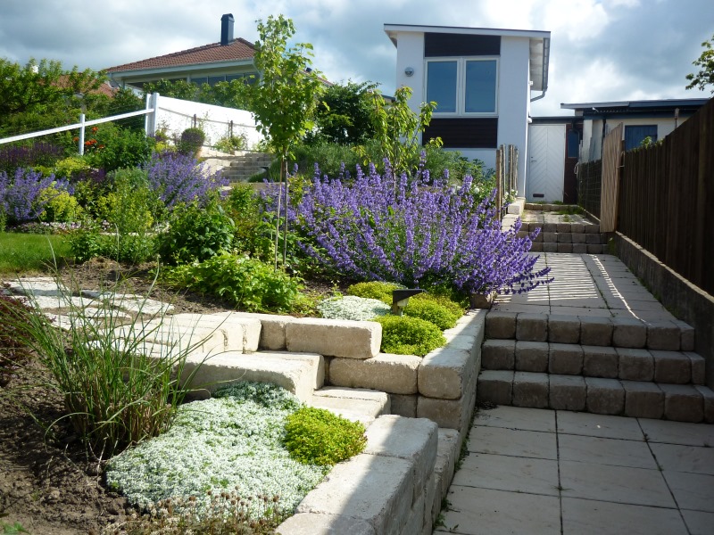 Omläggning av terrassering & stödmur. Barkaby Veddesta